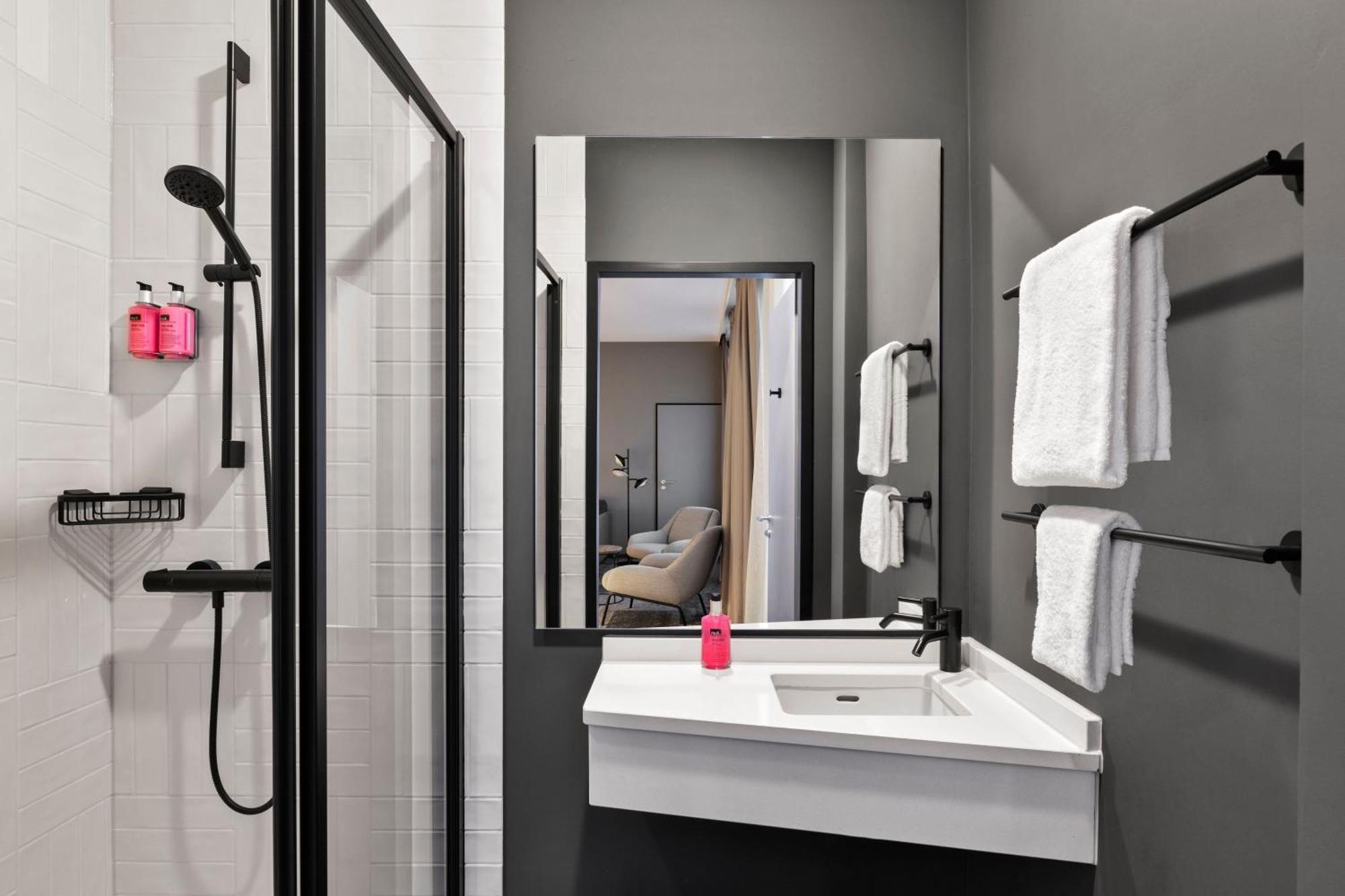 Moxy Duesseldorf City Kültér fotó