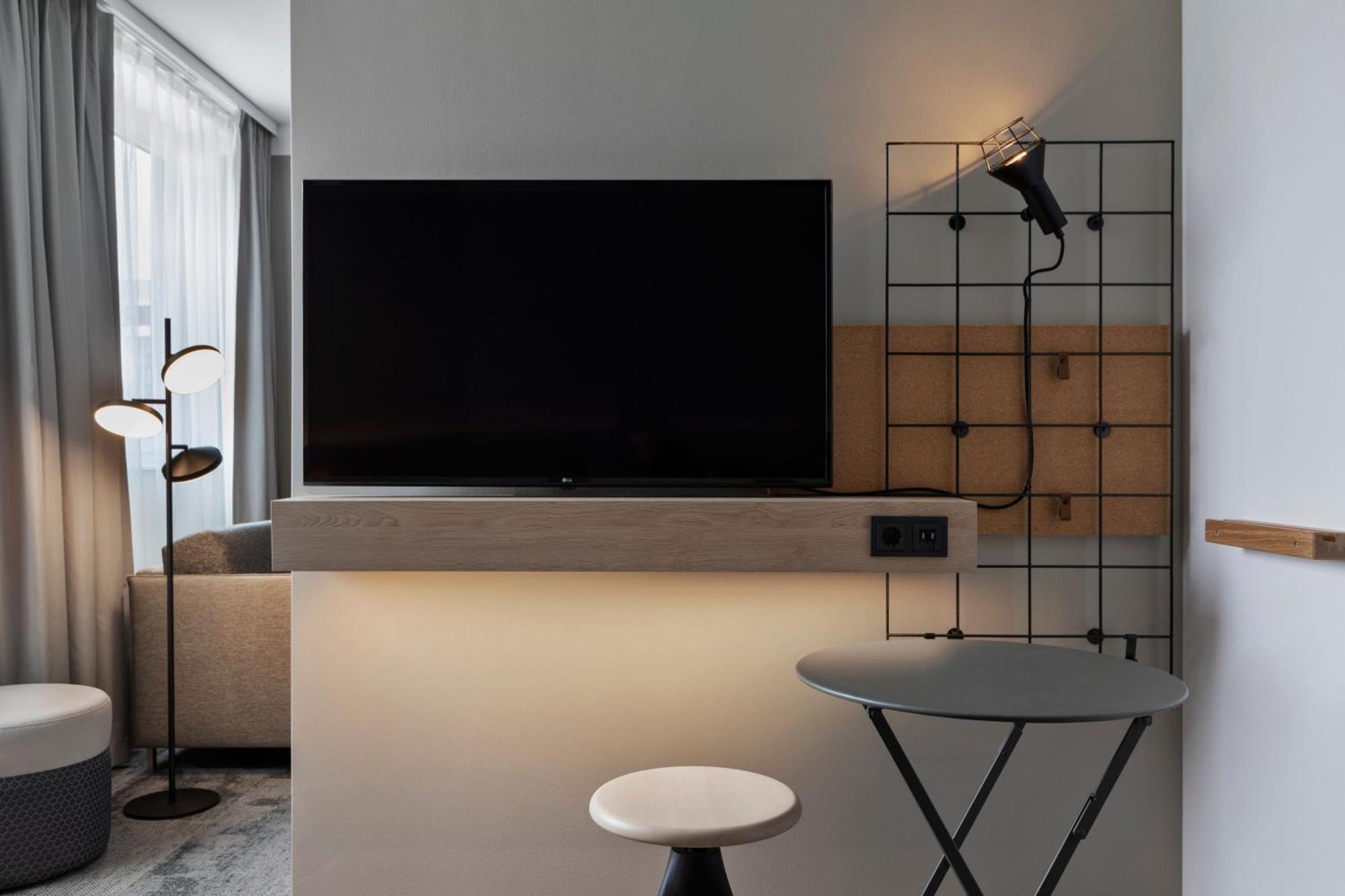 Moxy Duesseldorf City Kültér fotó