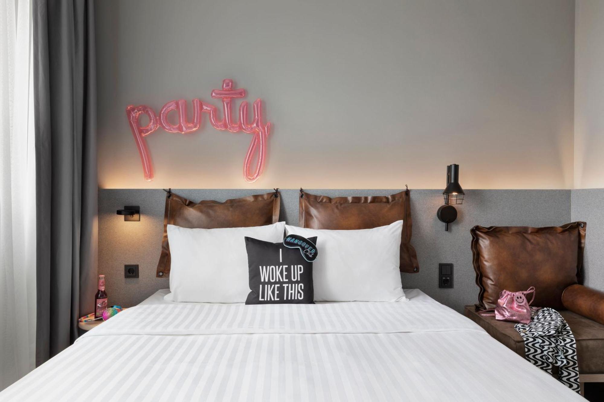 Moxy Duesseldorf City Kültér fotó