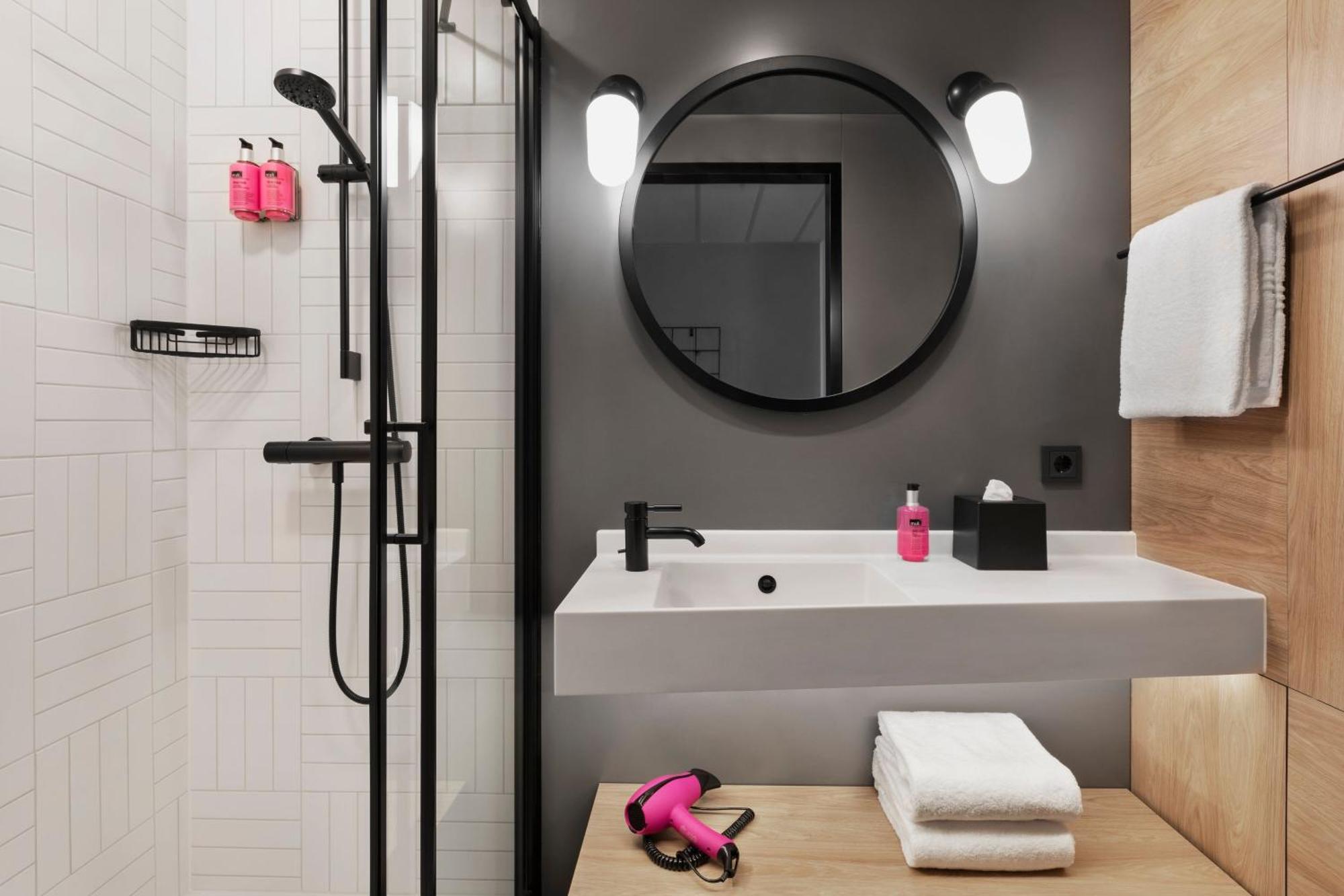 Moxy Duesseldorf City Kültér fotó