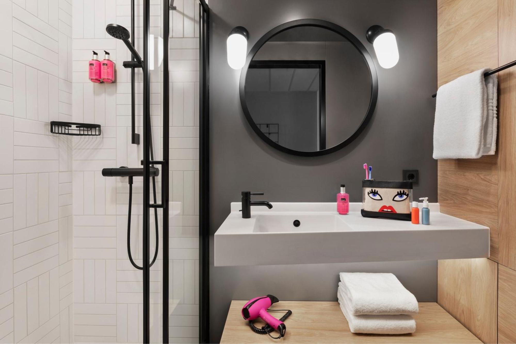 Moxy Duesseldorf City Kültér fotó