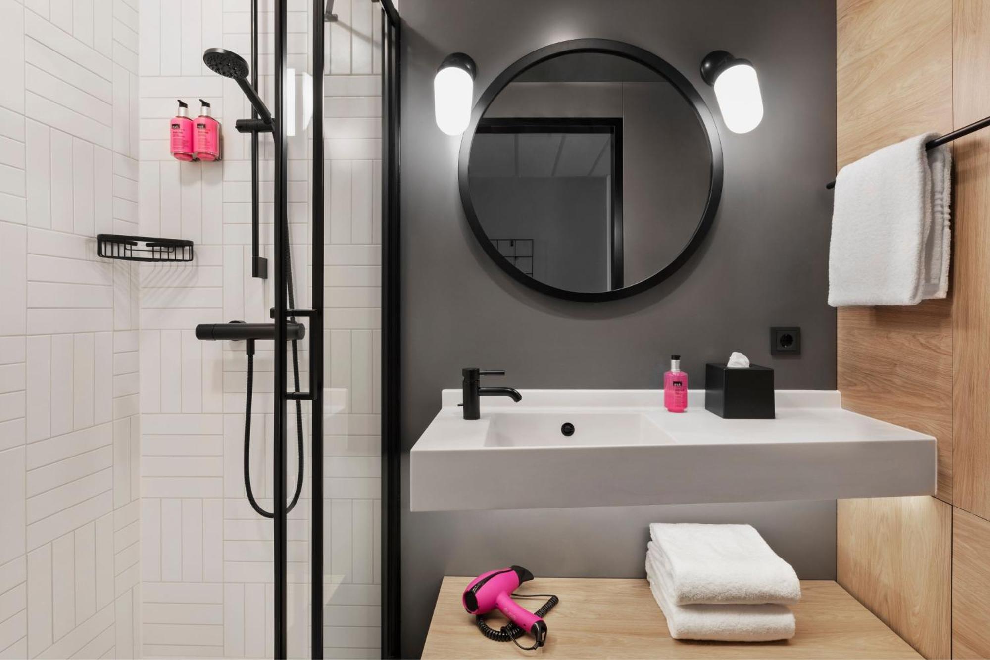 Moxy Duesseldorf City Kültér fotó