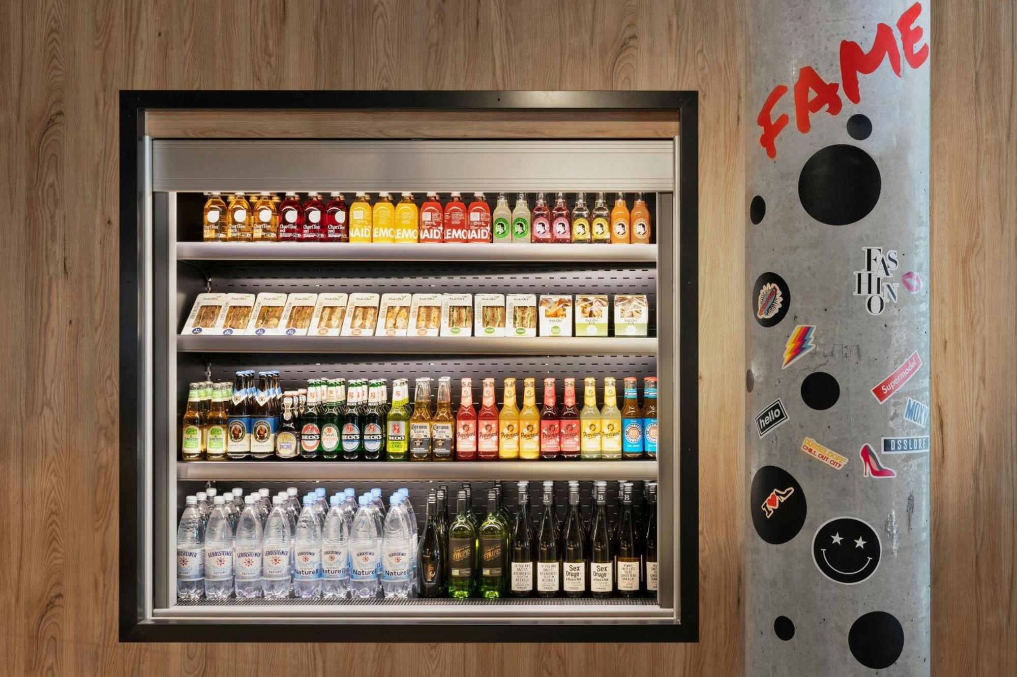 Moxy Duesseldorf City Kültér fotó